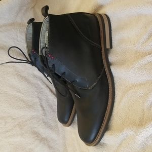 NWOT Mens Penguin black leather dress boots